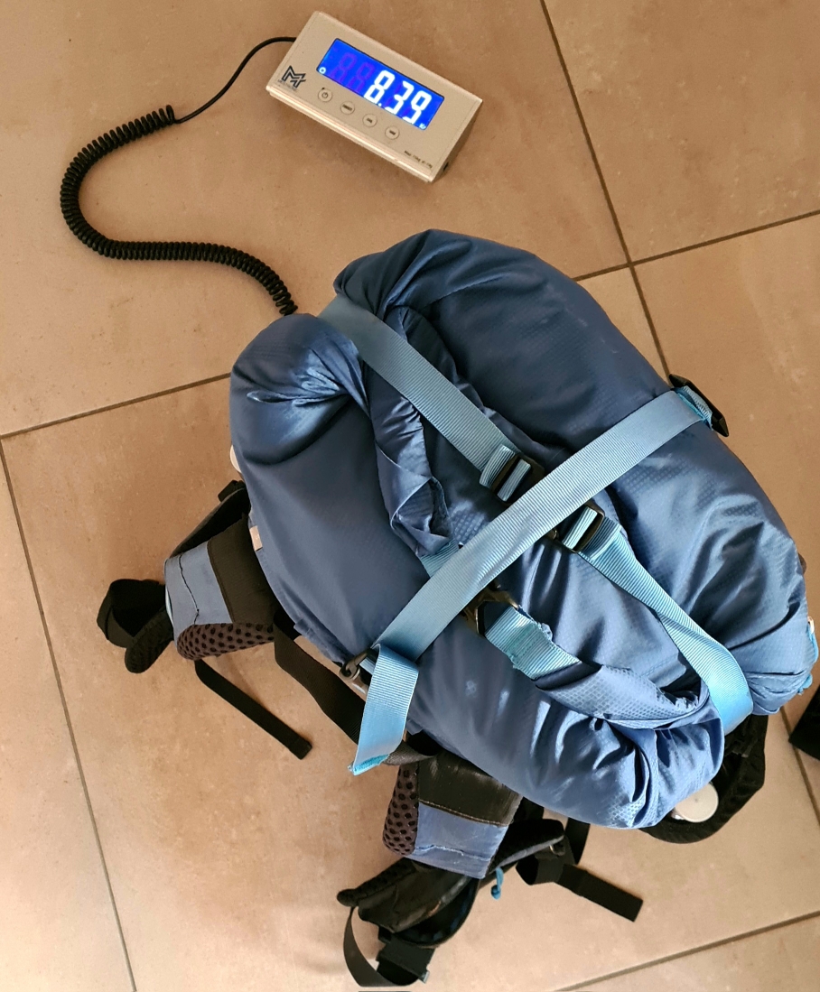 Elas Rucksack mit 8,4kg inkl. 2L Wasser