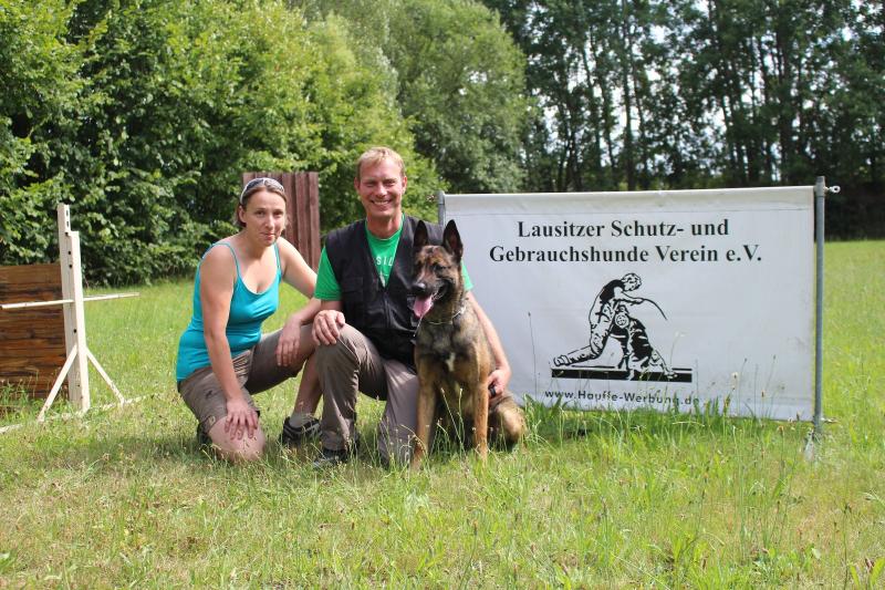 Felix Sorgenfrei und Susann Mütze mit Benno