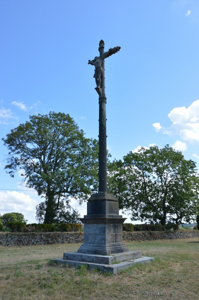 Si Jésus Christ était mort dans son lit, on verrait en Bretagne des sommiers en granit dréssés à chaque carrefour (Jean Yanne)