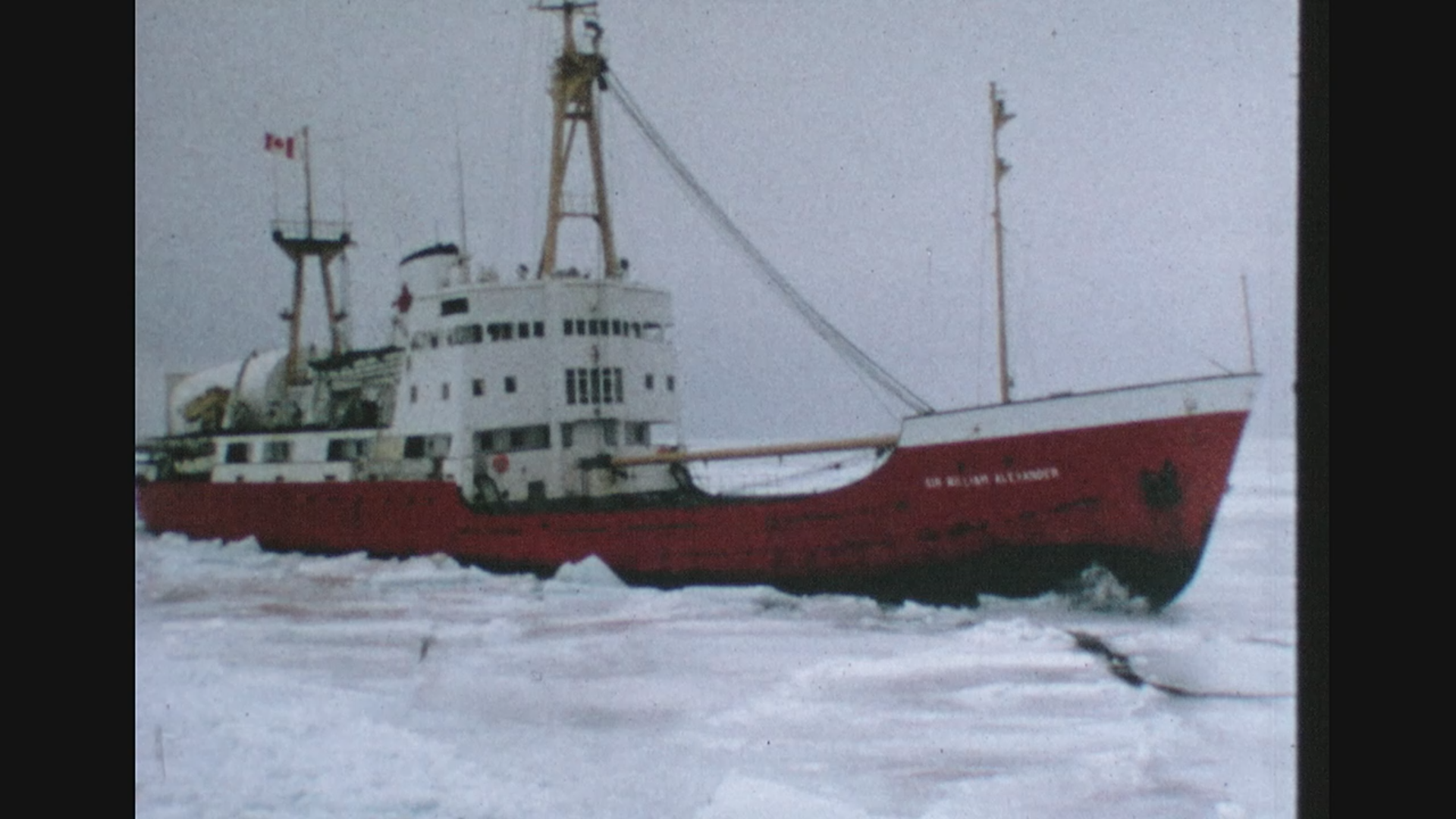 Le William Alexander, brise glaces canadien