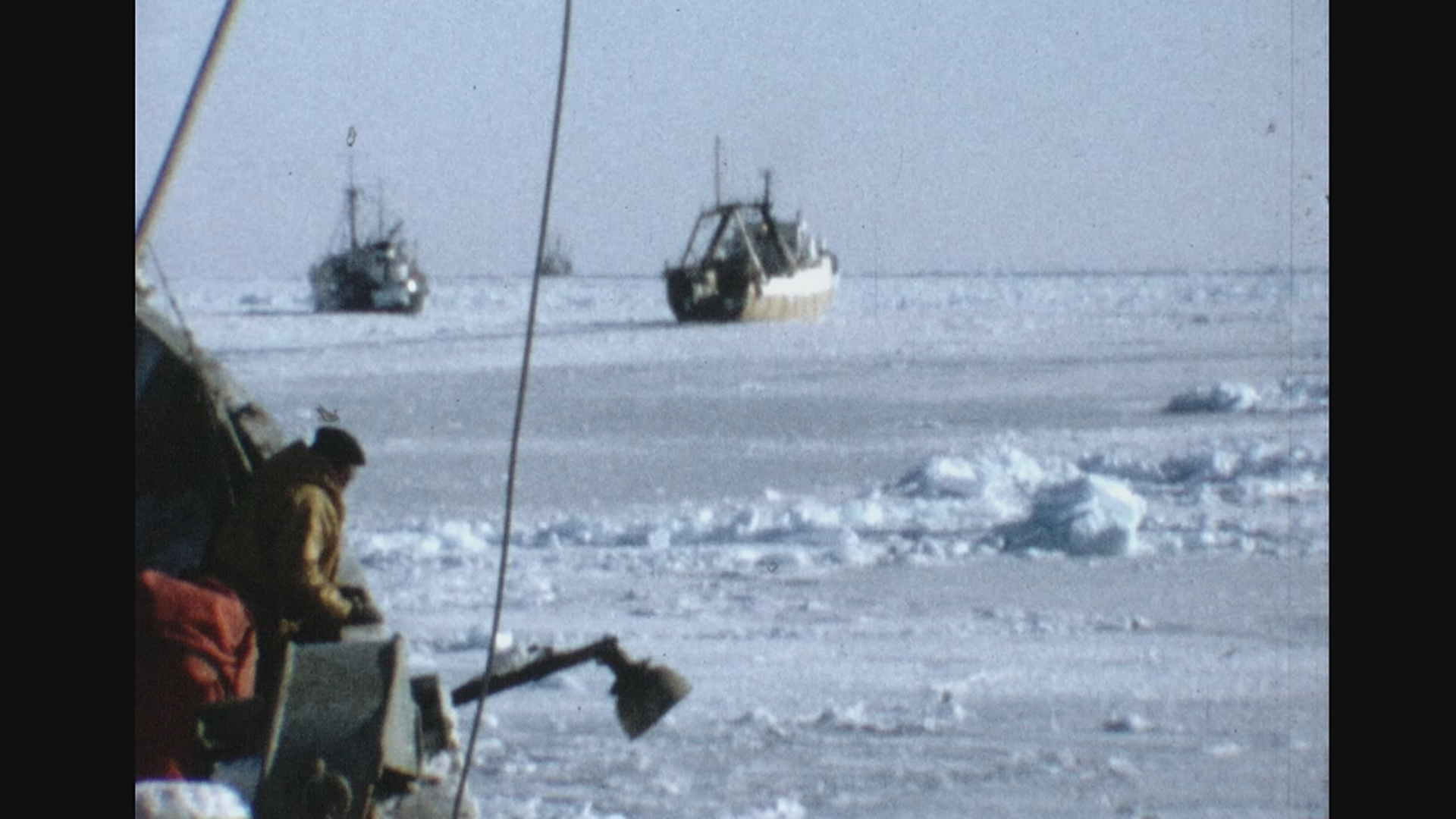 Extraits d'un film tourné en Super 8 sur L'Alex-Pleven, en 1973, entre le Saint Laurent et Terre-Neuve