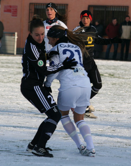 Gina Lewandowski (li.), Andrine Stolsmo Hegerberg