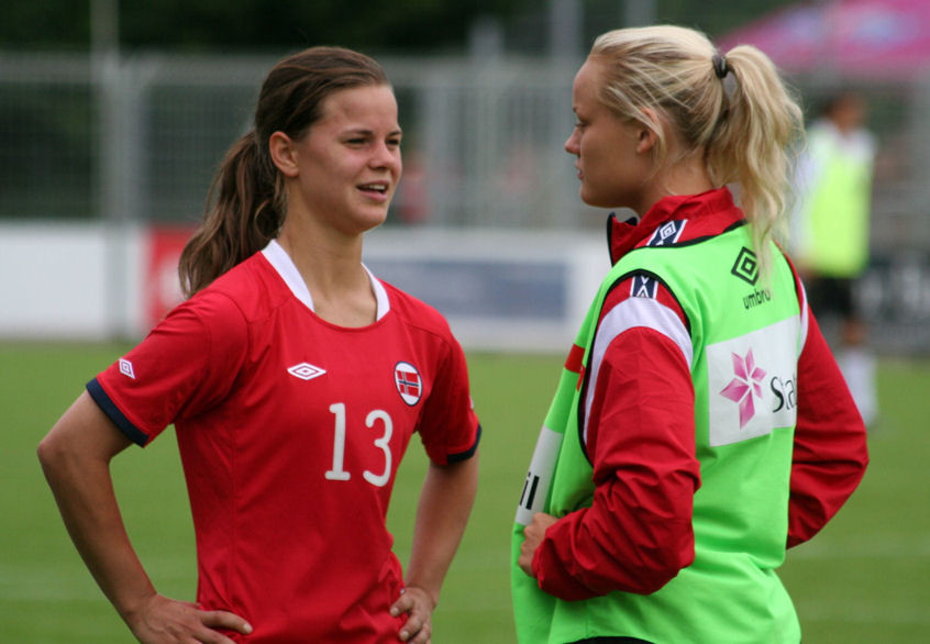 Ingrid Bakke (li.),Victoria Ludvigsen