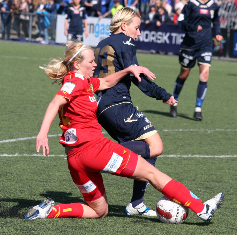 Celine Kommandantvold Pettersen, Kristy Nicole Moore