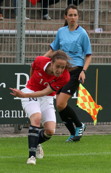 U19-EM 2011 Torschützenkönigin Melissa Bjånesøy, die am vergangenen Herbst 2011 am Knie operiert wurde und nach Ostern wieder ins Fußball-Team zurück kehrte.