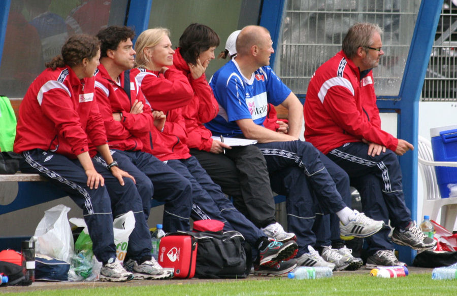 Norwegisches Trainer-Team, Trainer Jarl Torske (ganz rechts)