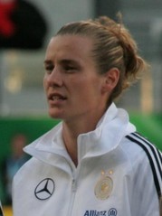 In der 54.Minute krönte schließlich die beste Spielerin des Spiels, Simone Laudehr, mit dem Treffer des Tages ihre starke Leistung.