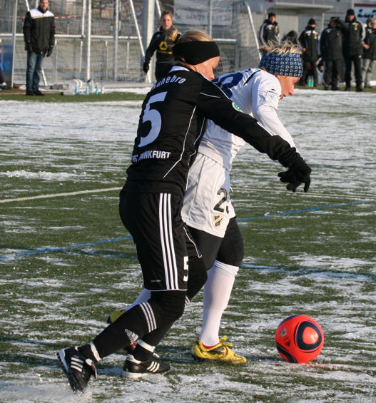 Sara Thunebro (li.), Kristy Nicole Moore