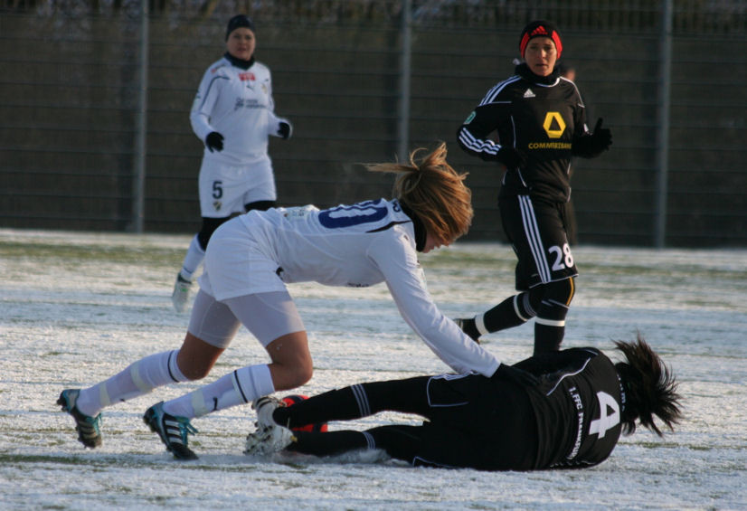 Ada Stolsmo Hegerberg (li.), Saki Kumagai