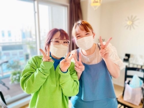 東京リラックセーションアカデミー寝て行うタイプのヘッドマッサージ：目の疲れ20分コースが学べる講習受講生