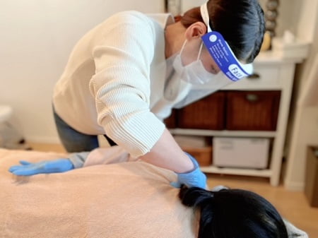 東京リラックセーションアカデミー【整体の施術写真】ボディセラピストコース　受講生