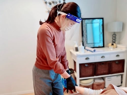 東京リラックセーションアカデミー【整体の施術写真】ボディセラピストコース在校生