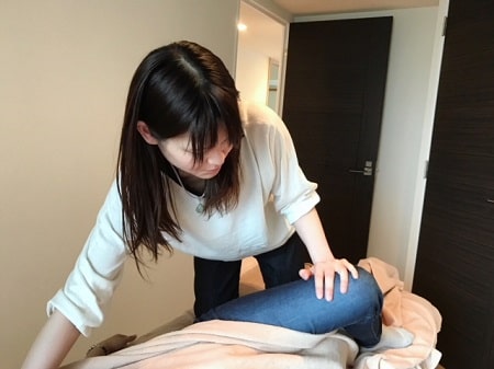 東京リラックセーションアカデミー【整体の施術写真】ボディケアリストコース受講生