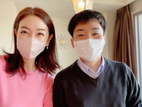 東京リラックセーションアカデミー　寝て行うタイプのヘッドマッサージ・目の疲れ20分コースが学べる講習受講生と