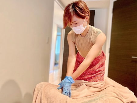 東京リラックセーションアカデミー【整体の施術写真】整体師コース受講生