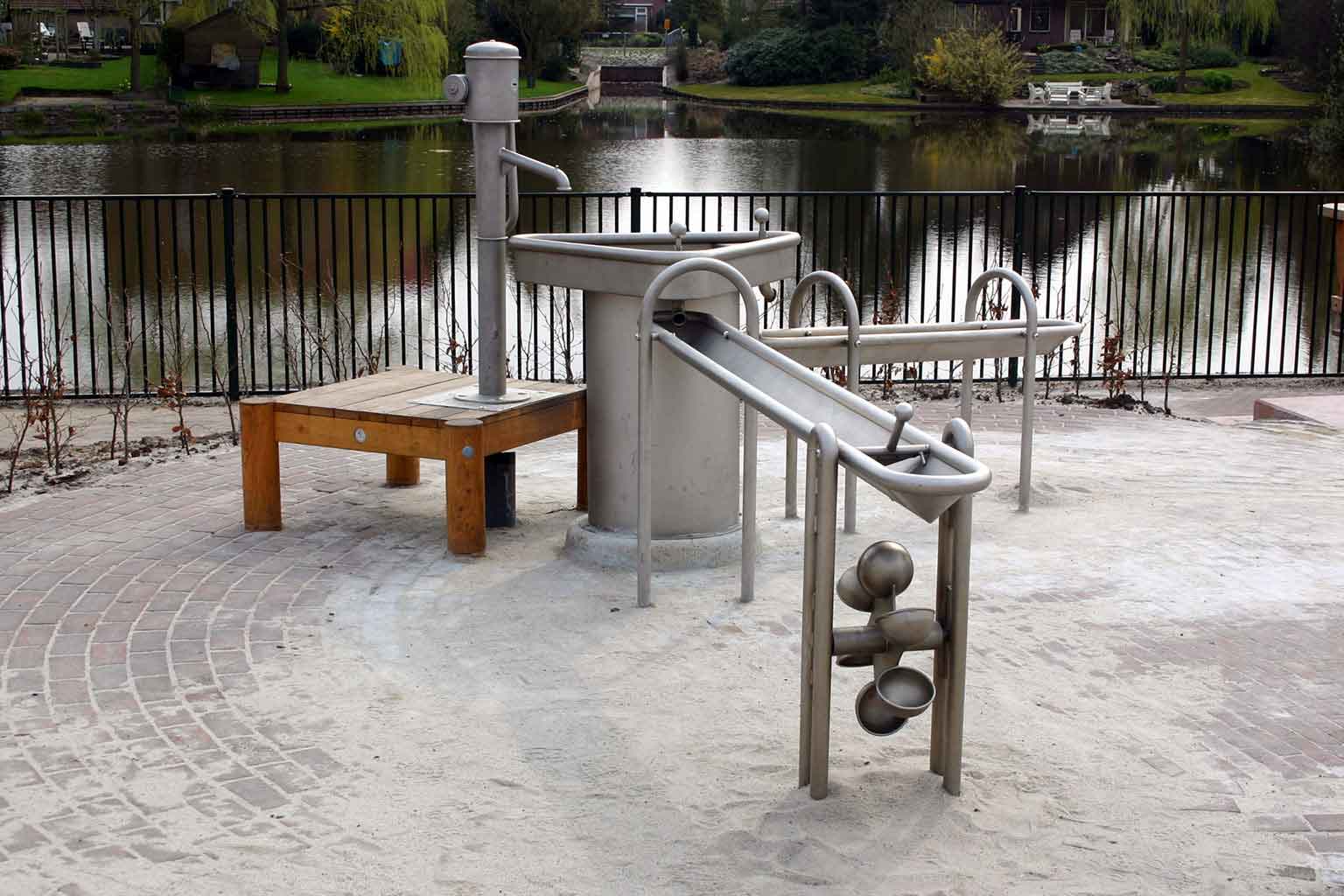 Spielplatzgeräte Wasserspielgeräte - Dörper Spielplatzgeräte