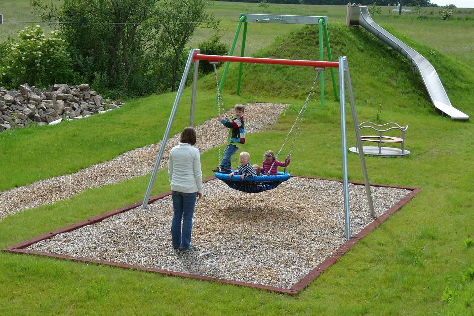Spielplatzgerate Korbschaukel Dorper Spielplatzgerate