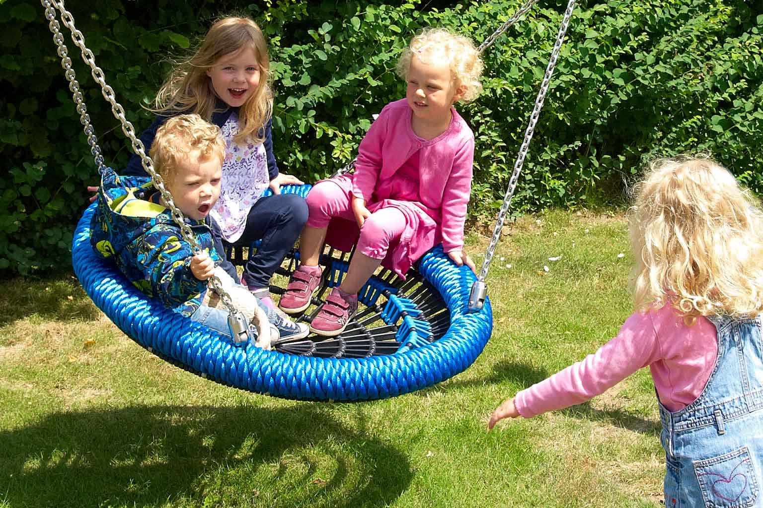 Spielplatzgerate Korbschaukel Dorper Spielplatzgerate