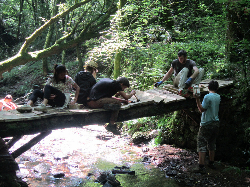 Renforcement du pont en bois reliant le bourg de Prendeignes à Lagaltayrie