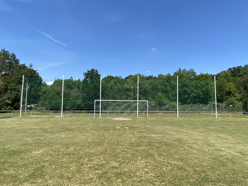 Neues Ballfangnetz auf dem B-Platz