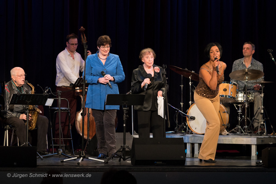 v.l.n.r. Ernst-Ludwig Petrowski, Uschi Brüning, Ruth Hohmann, und Jaqueline Boulanger & Band