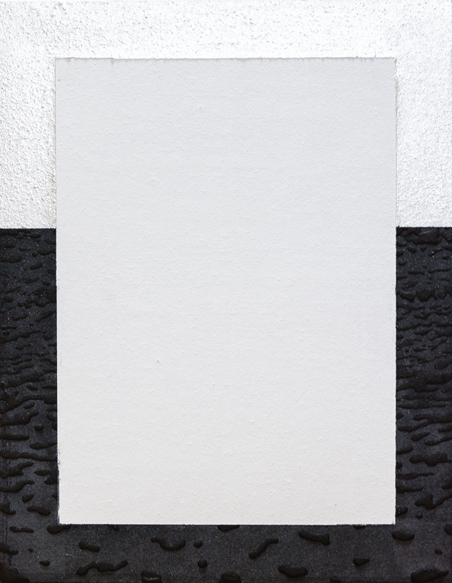 empty #34 / 2019 year / cloth, mineral pigment, nikawa, acrylic pigment / H18 × W14 cm 