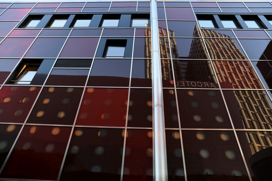 Reflection near Arcotel Onyx & Twin Towers II  .  Hamburg Germany 2017