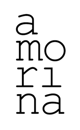 Amorina Logo Weiss // 310 x 500
