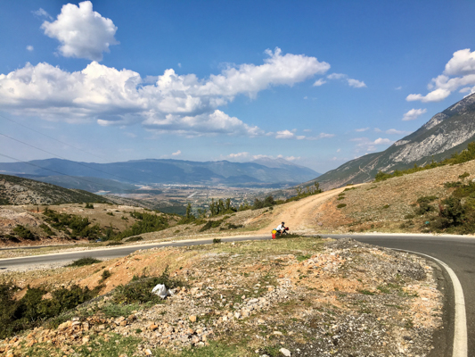 In Albanien sind wir wahrscheinlich keine einzige ebene Straße gefahren ;)