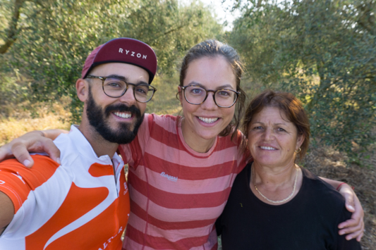 Die besagte Frau, die uns Abendessen und Frühstück zum Zelt brachte. Ihr Name ist "Soussa" (für uns klang es einfach nur wie Soße...dafür haben wir uns den Namen gemerkt!)