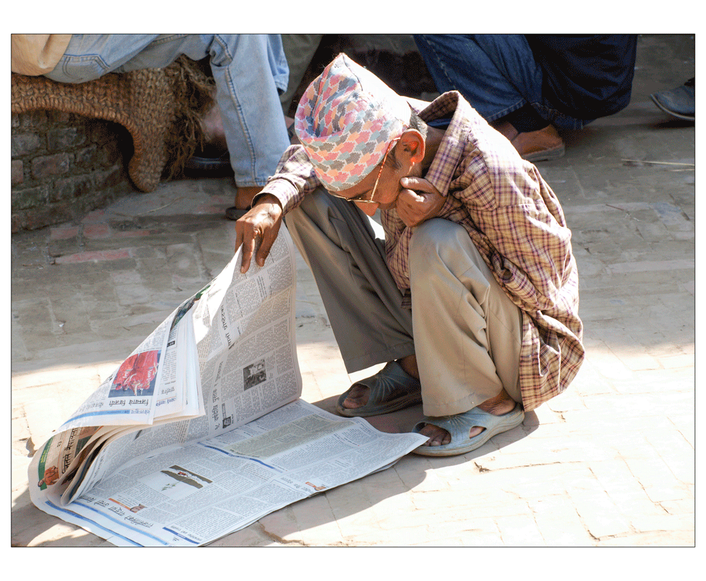 Newspaperman - NEPAL 2009 - Bhaktapur