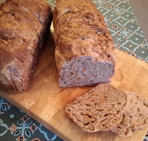 Apfel-Karotten-Vollkornbrot