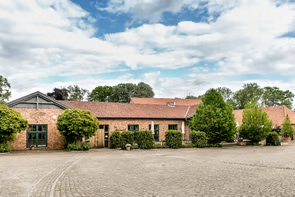 Gutshof Rethmar – romantische Hochzeitslocation bei Hannover mit historischem Charme, ideal für Feierlichkeiten im Grünen.