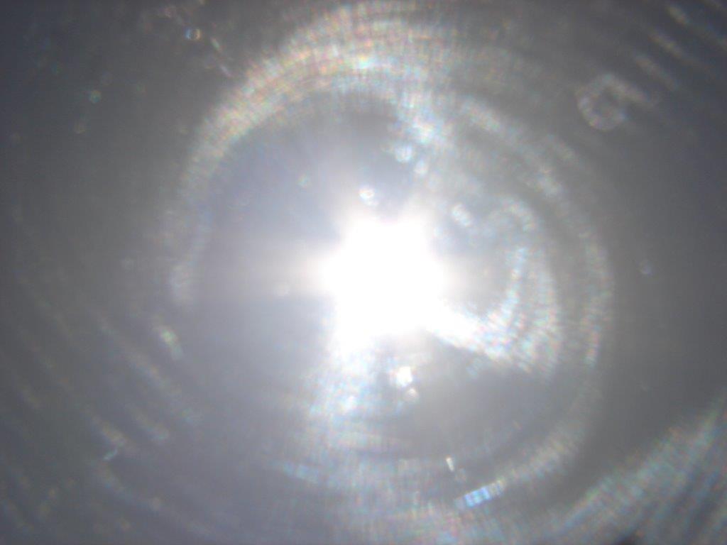 Spiralförmige Ausstrahlung von Lichtphotonen, die wirbelartig aus den Sonnen herausschleudern. www.lichtwesenfotografie.com