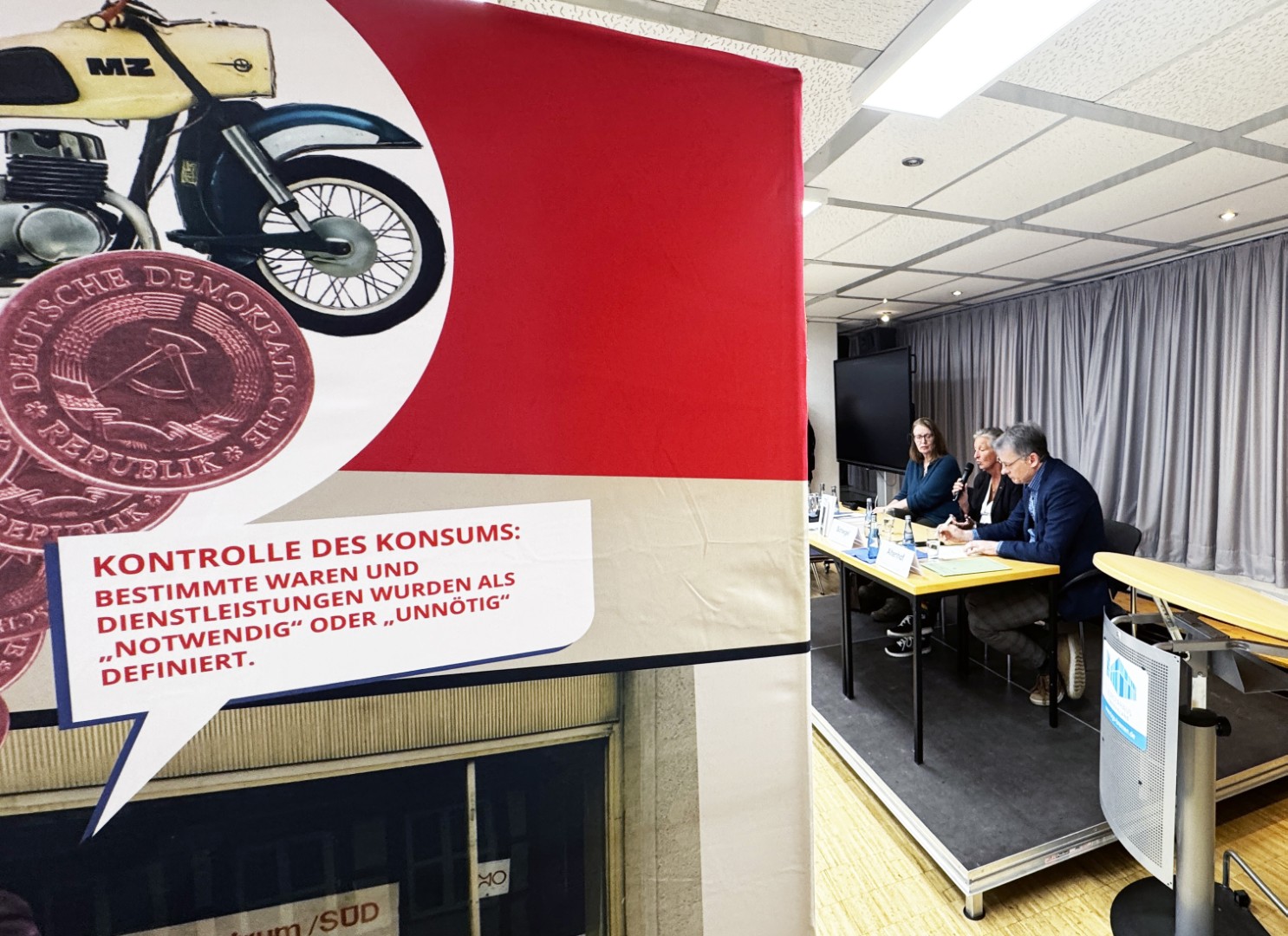 Eröffnung der Ausstellung "DDR Mythen - der untergegangene Staat" mit Zeitzeuginnen