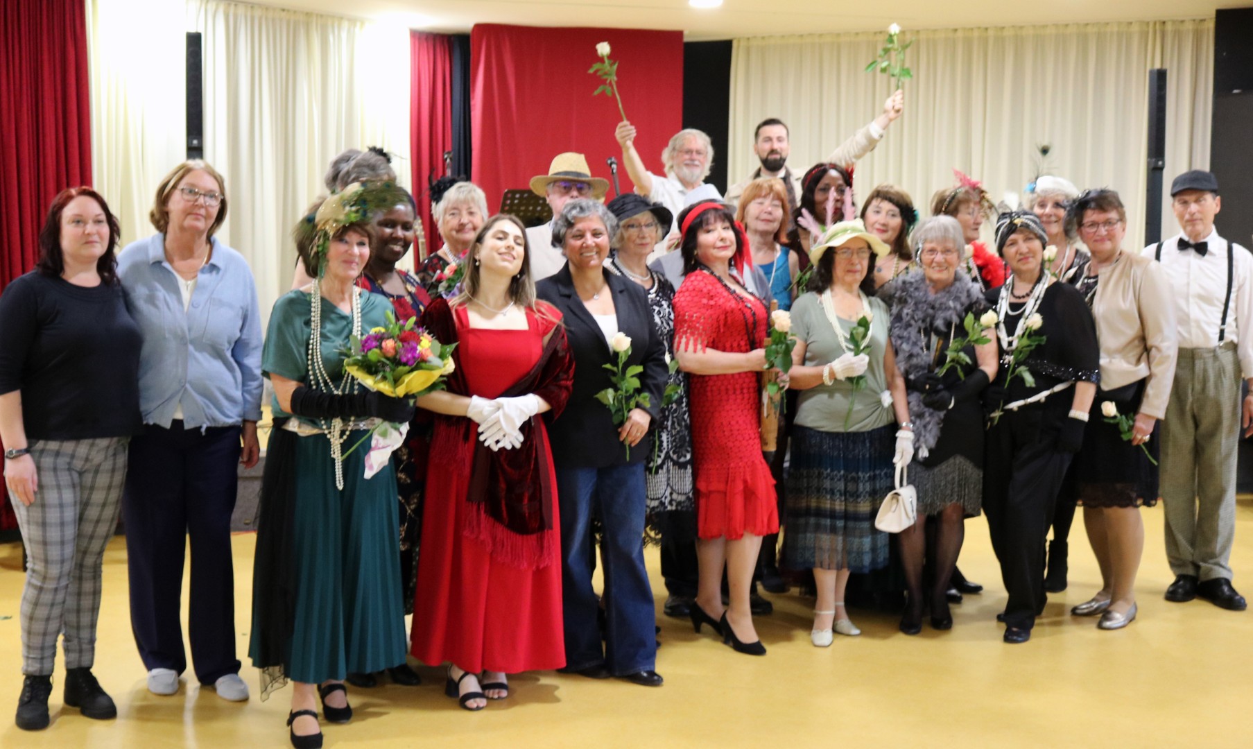 "Männer und Frauen gemeinsam für Demokratie" - Modekunstprojekt des ZIS
