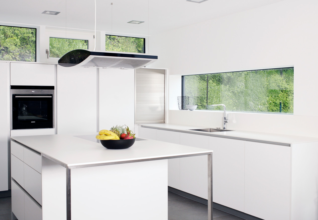 Grifflose schreinerküche holzdesign rapp geisingen Küche mit integriertem tisch