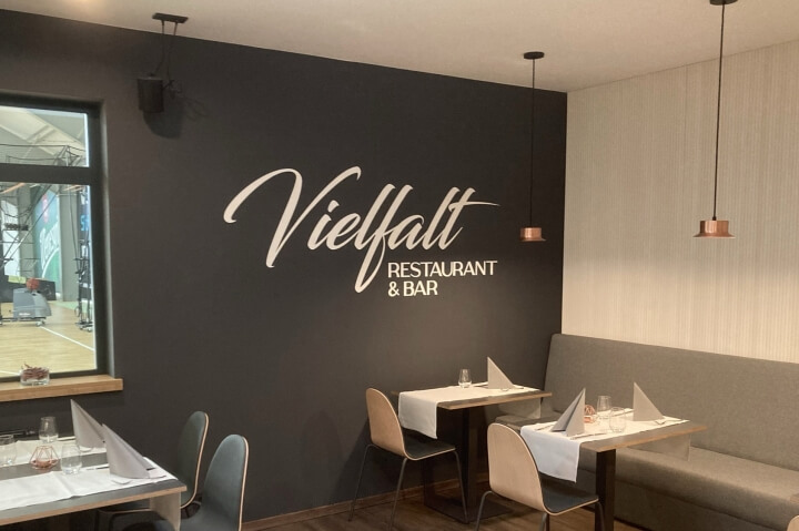 VIELFALT Restaurant (Feel Good Club Chemnitz) / Fräsbuchstaben Acrylox