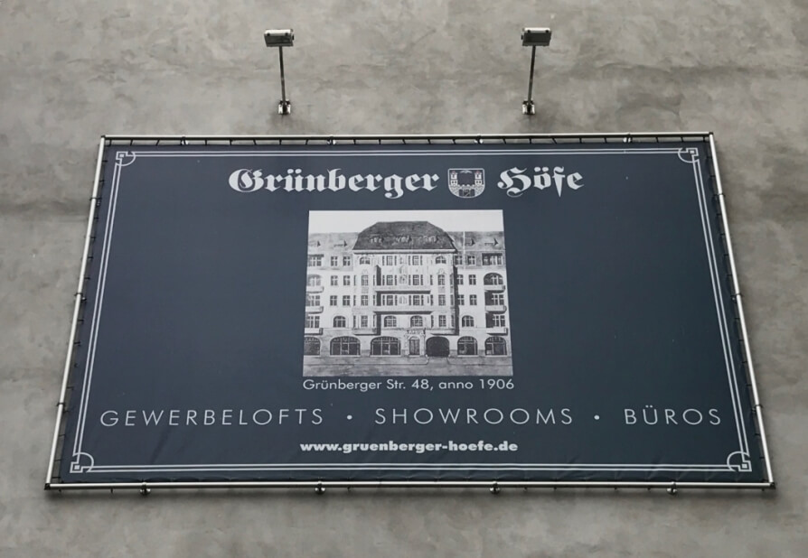 Monsterframe ist ein anwenderfreundliches Befestigungssystem für Bigprints und Megaprints