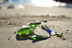 verre poli ou seaglass sur une plage