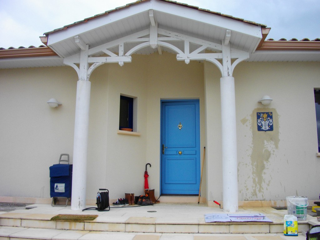 Entrée de maison colonnes, porte et boiseries