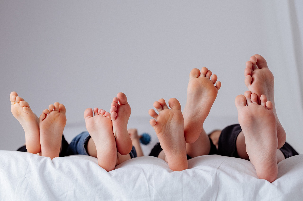 Kleinekinder und Kinder Behandlung