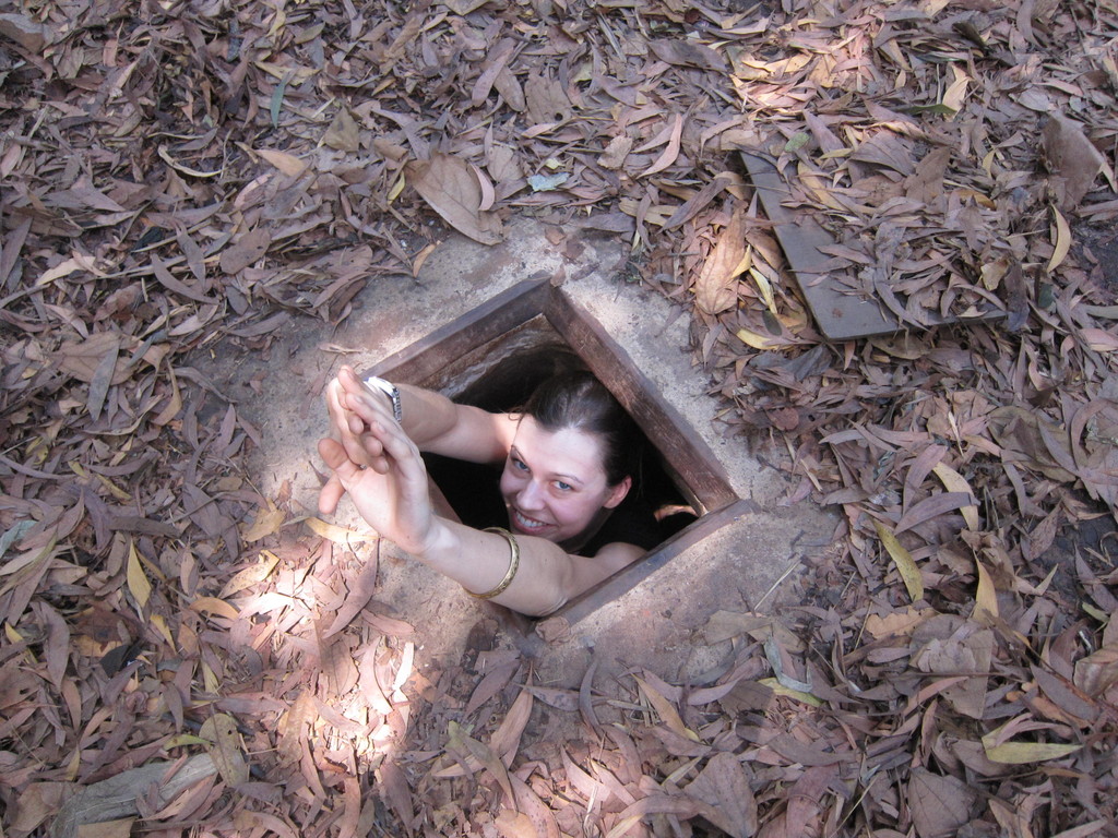 16.000 Menschen, Vietcong-Kaempfer, 20 Jahre 3-10 Meter unter der Erde.