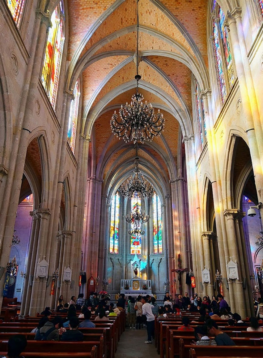 Sacred Heart Cathedral, interior