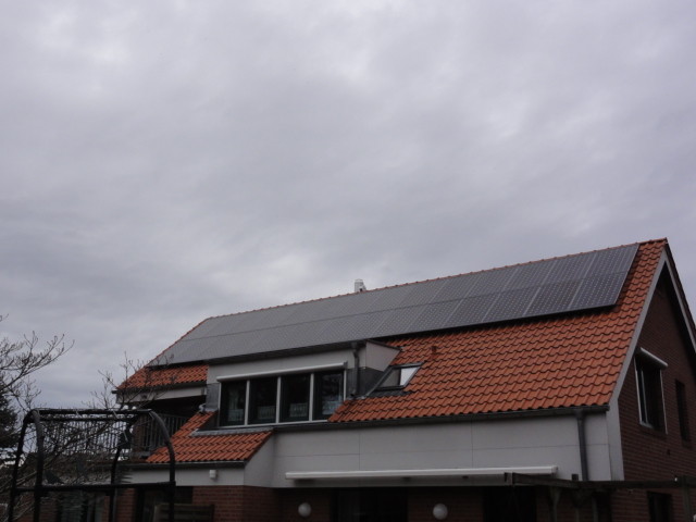 9,156 kWp Sunpower mit Solaredge Wechselrichter inkl. 8 kWh Pb Speicher SENEC.IES und BHKW Viessmann in Hohen Neuendorf