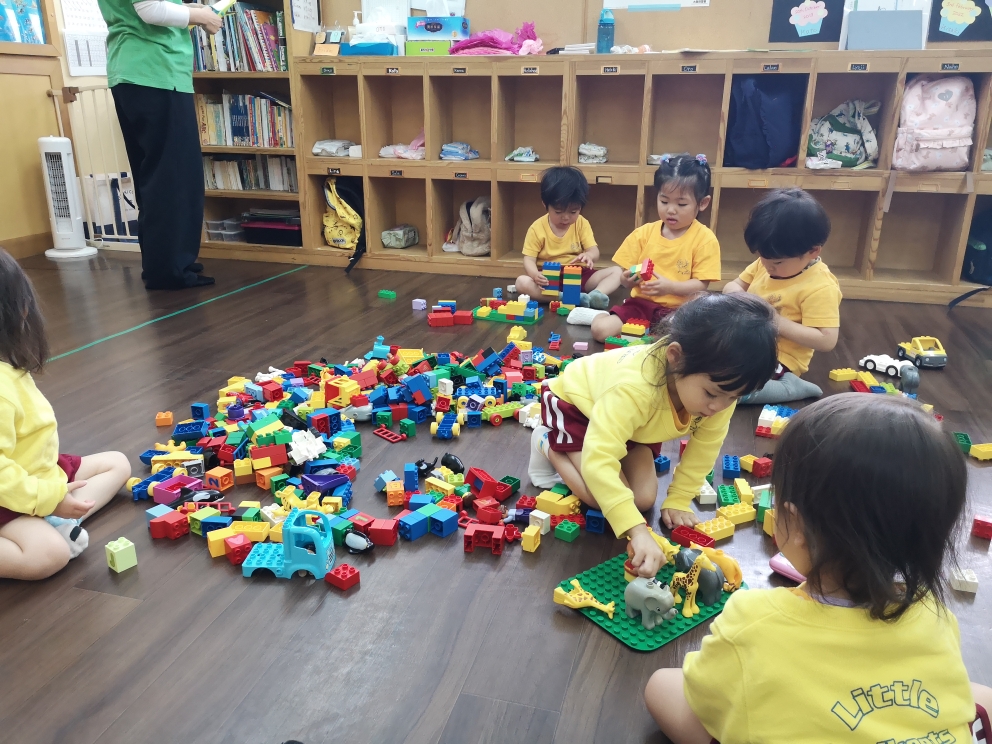 The early birds playing before kindergarten students come