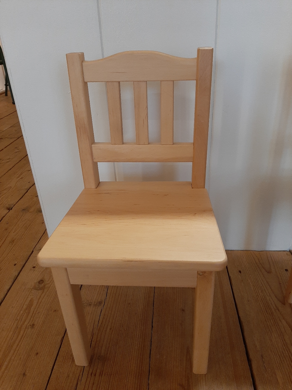 Beuken stoeltje incl  naam € 42,50