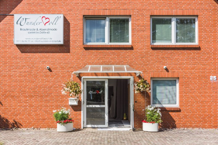 Brautmoden_Fachgeschäft_Wundervoll_Braut_Hannover_Isernhagen_spezialisiert_auf_große_Größen_curvy