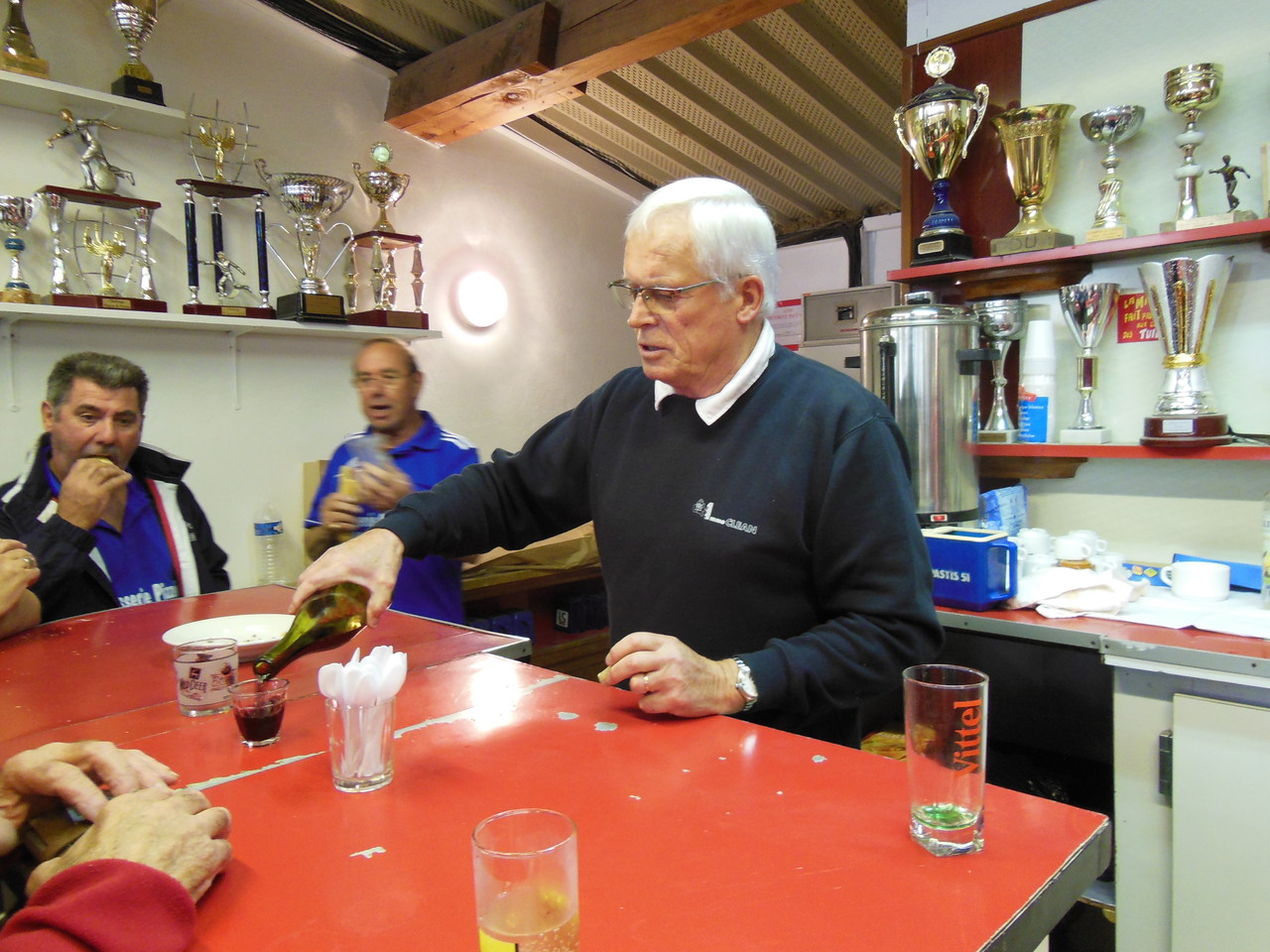 Le barman à l'oeuvre