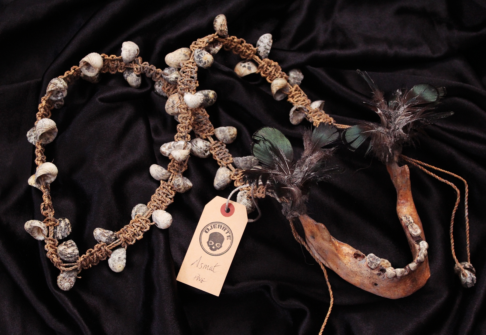 Collar mandíbula humana ASMAT human jaw necklace